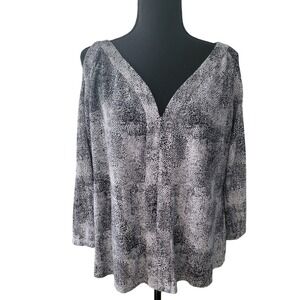 Essentials by Milano Women Large Cold Shoulder Blouse Abstract Print V-Neck Top